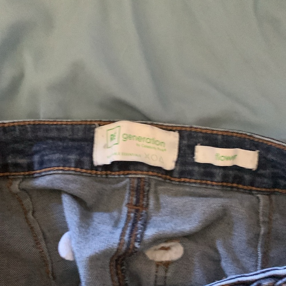 Jeans with a slight bell bottom - Picture 4 of 5